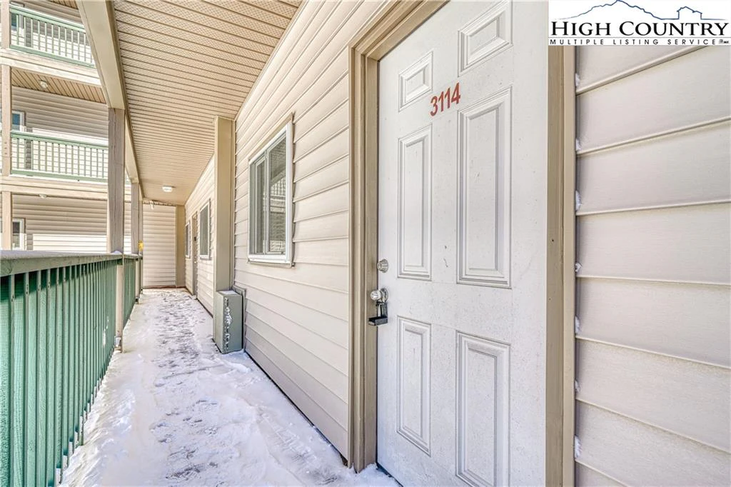 Image number 17 for the current listing