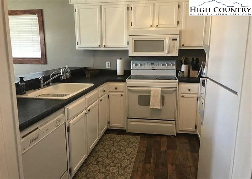 Image number 1 for the current listing