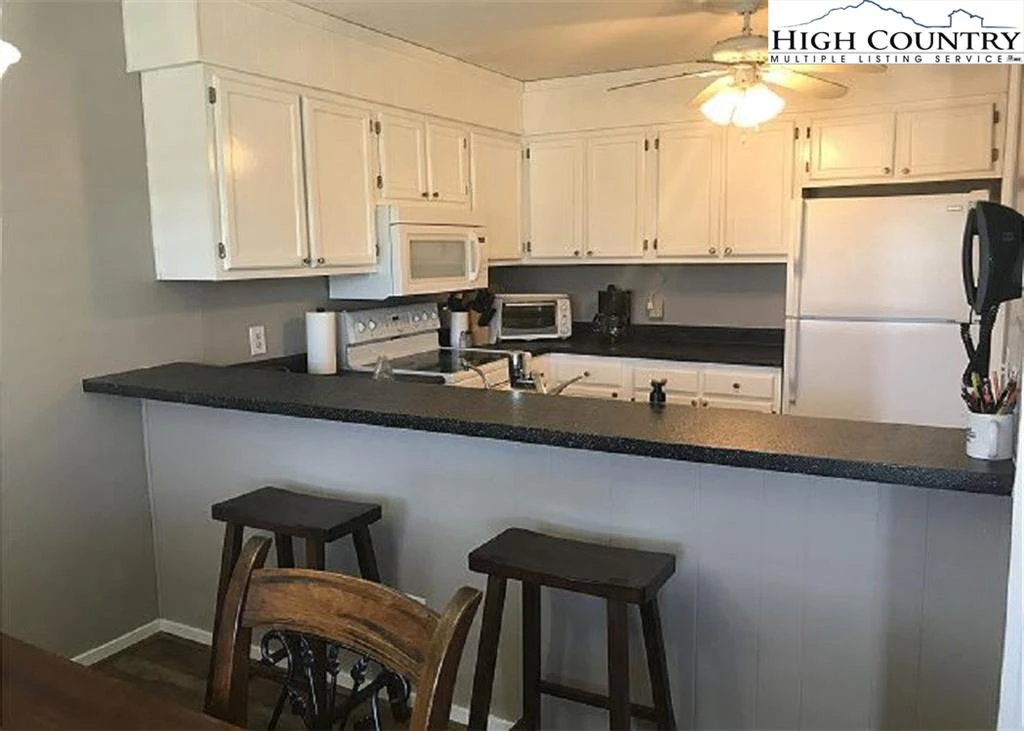 Image number 2 for the current listing
