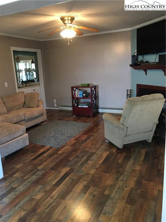 Image number 10 for the current listing
