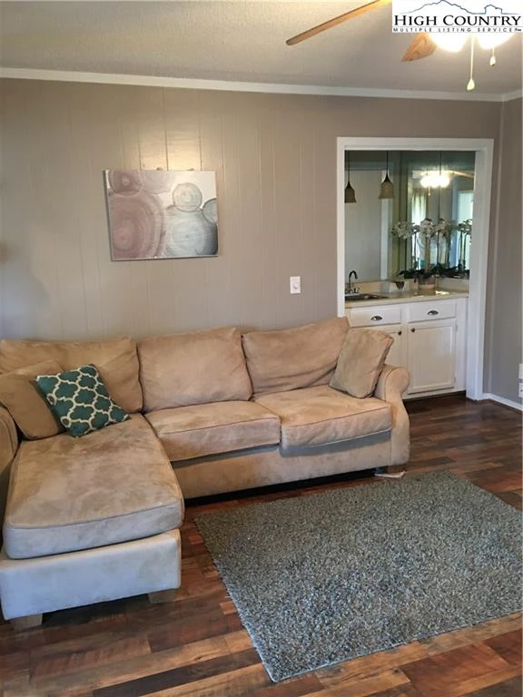 Image number 9 for the current listing