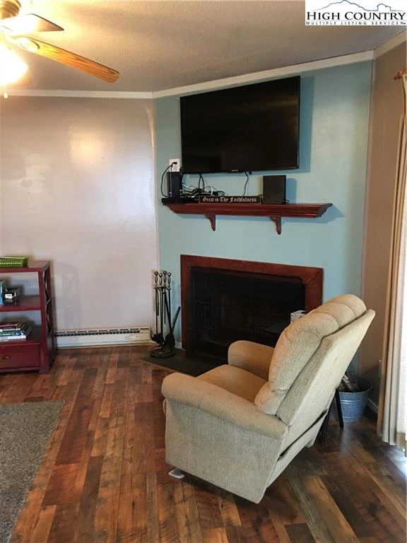 Image number 8 for the current listing