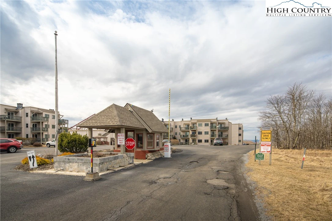 Image number 18 for the current listing