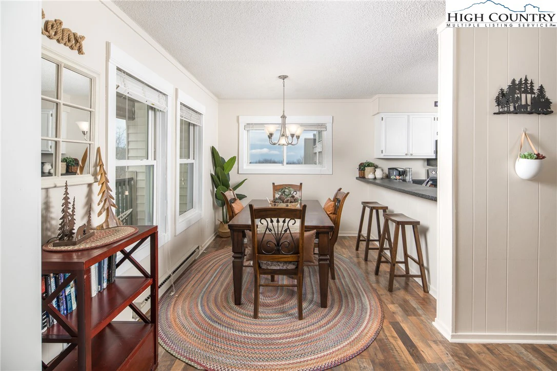 Image number 19 for the current listing