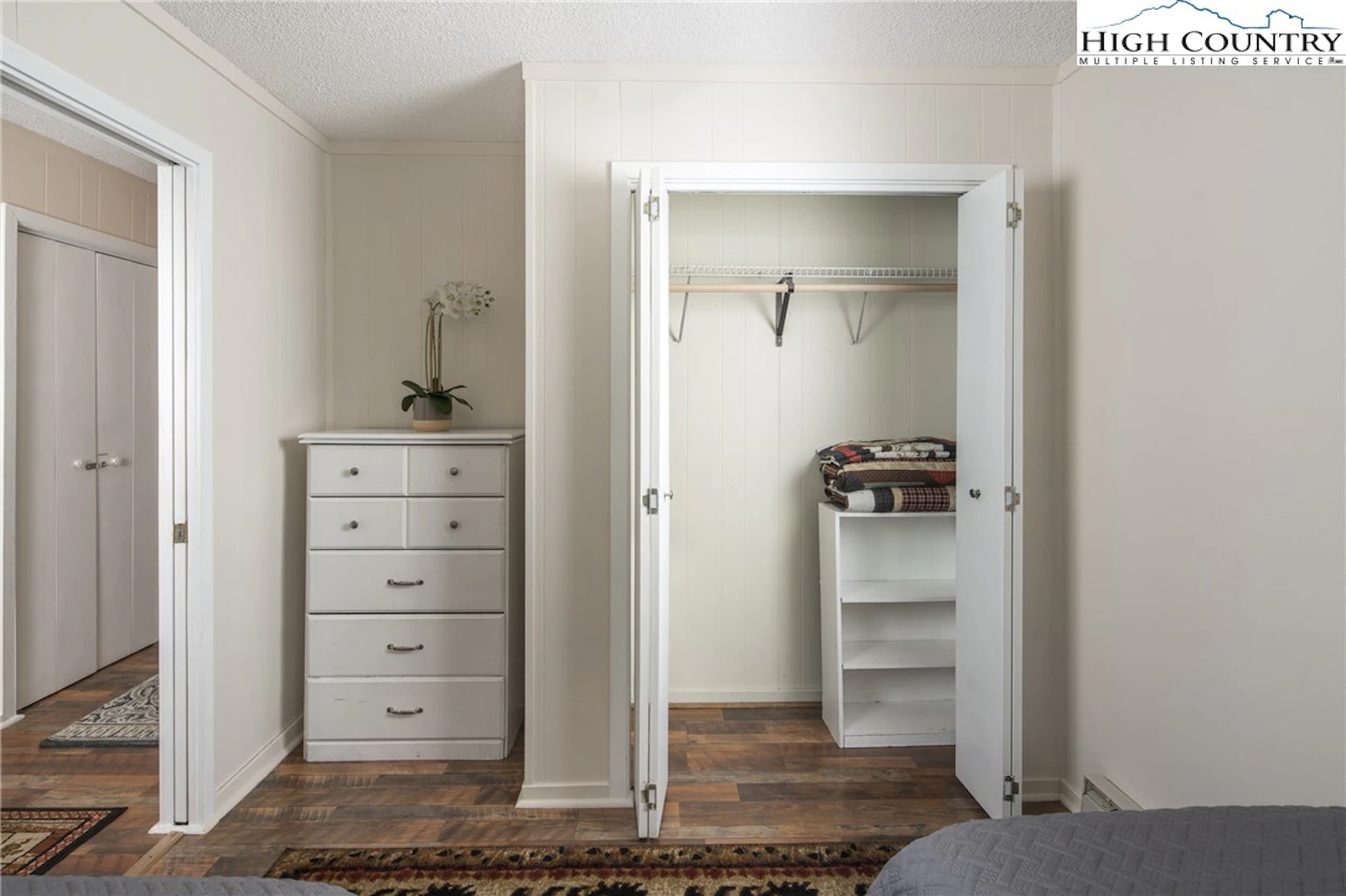 Image number 3 for the current listing