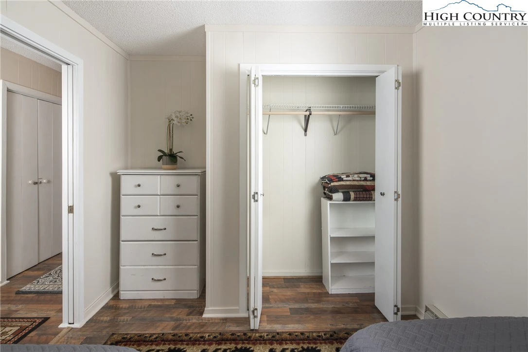 Image number 3 for the current listing