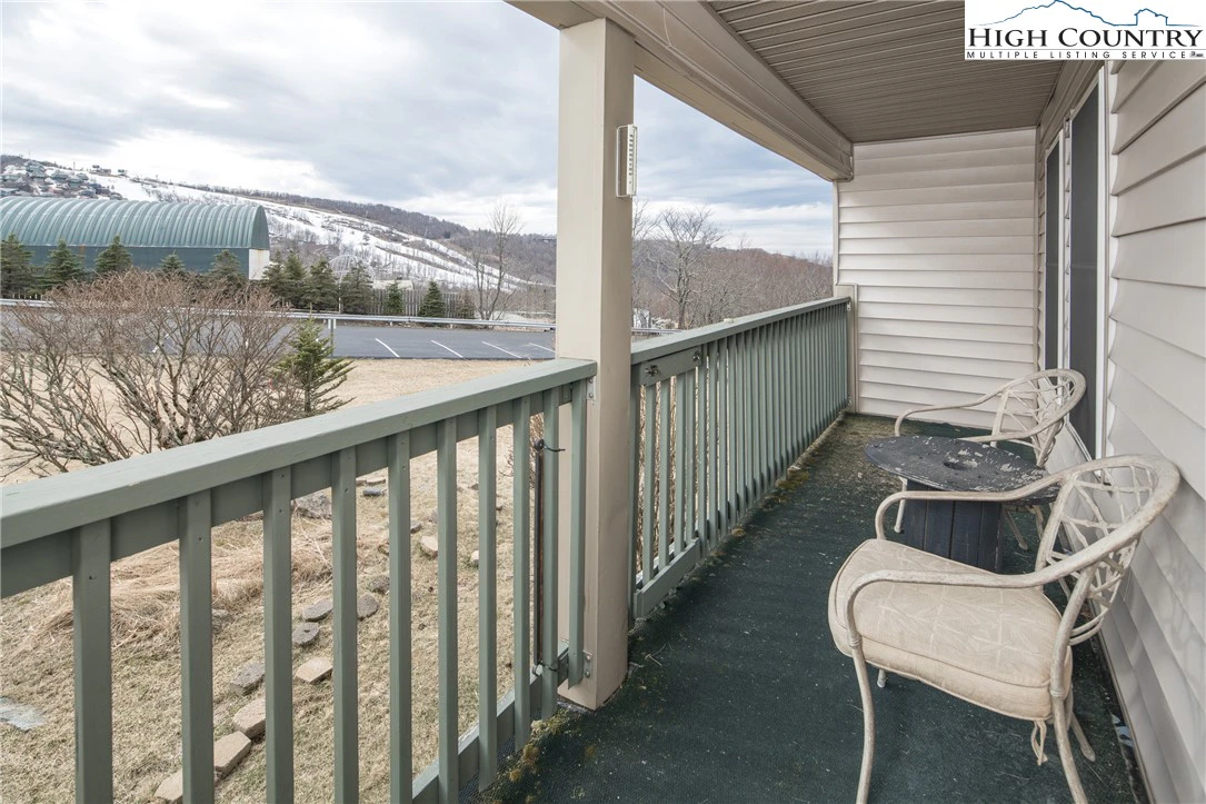 Image number 8 for the current listing