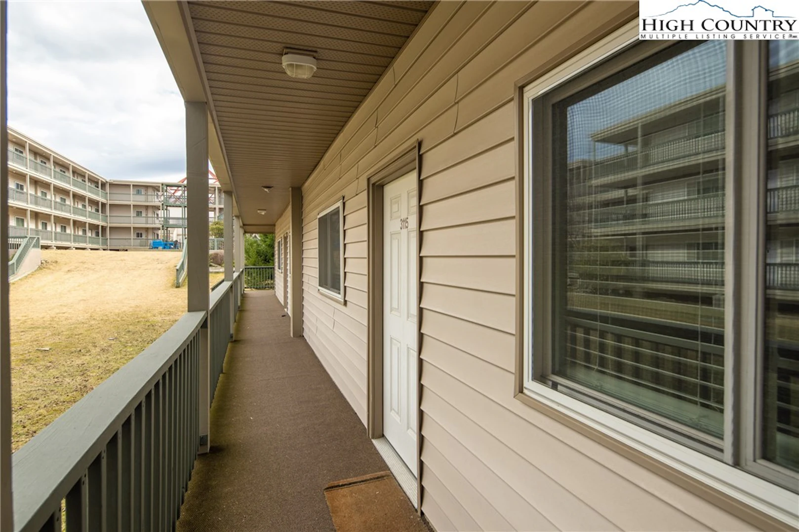 Image number 9 for the current listing