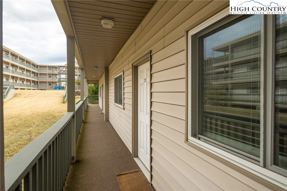 Image number 9 for the current listing
