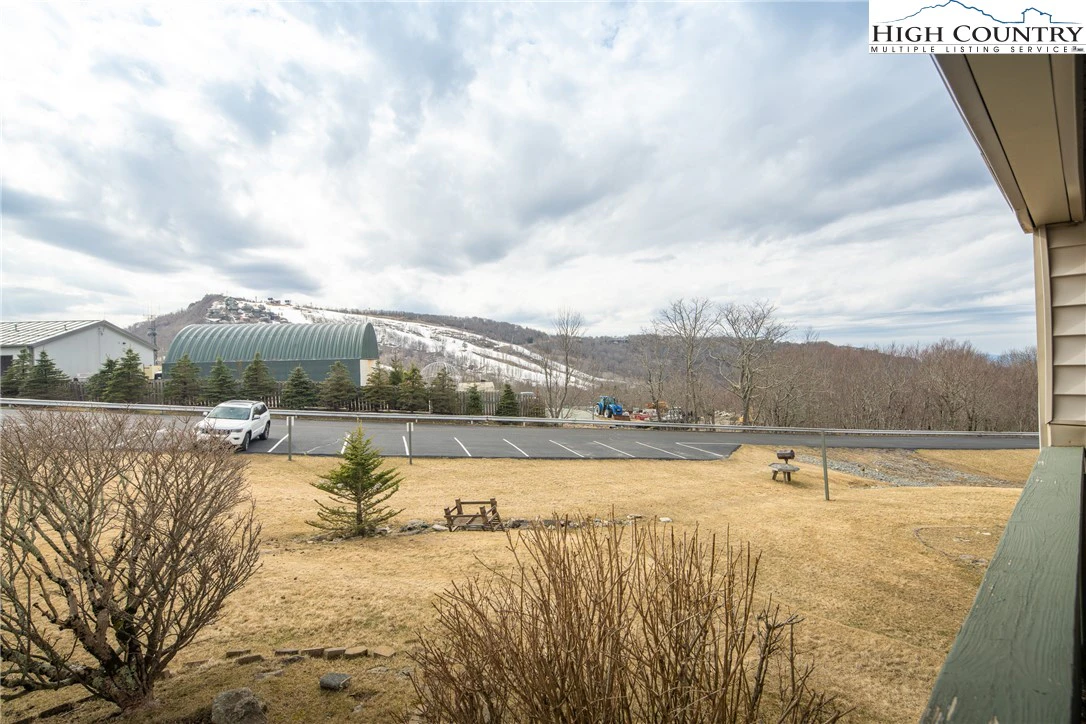 Image number 11 for the current listing