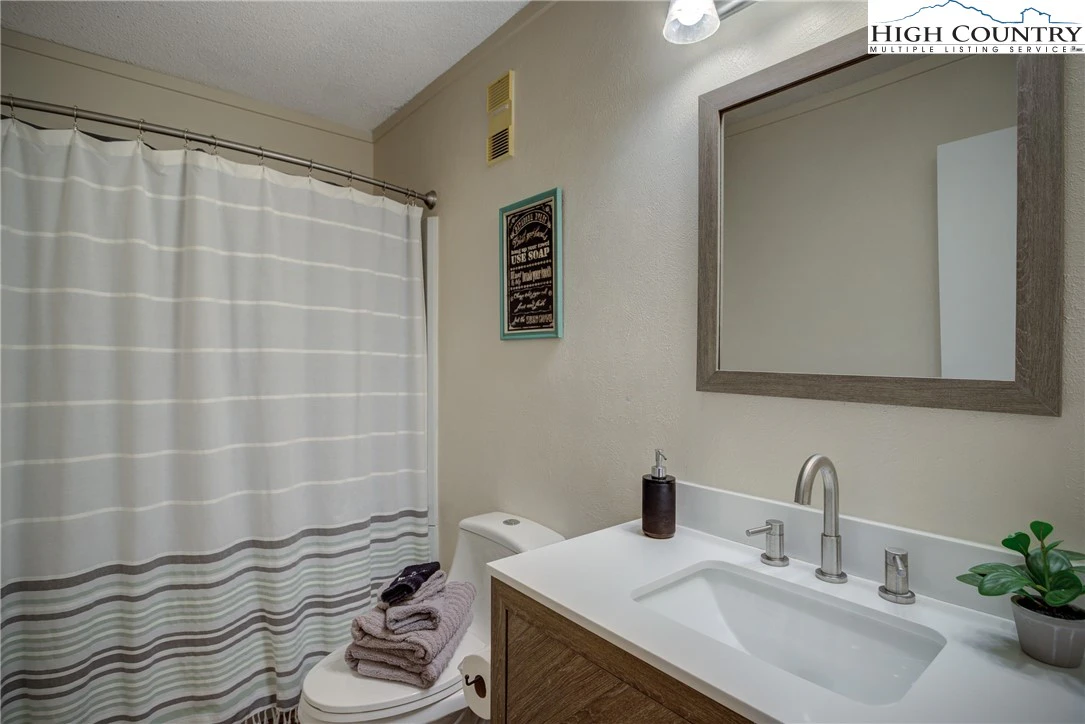 Image number 5 for the current listing