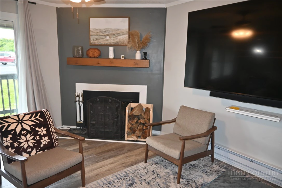 Image number 3 for the current listing