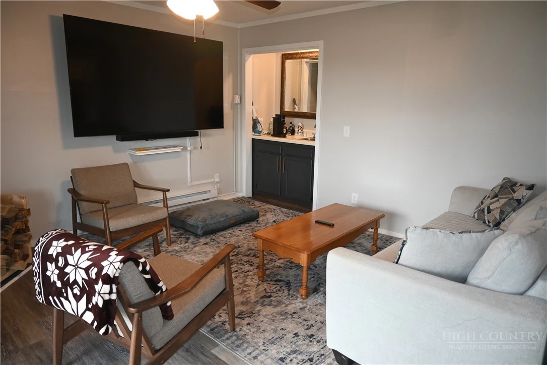Image number 4 for the current listing