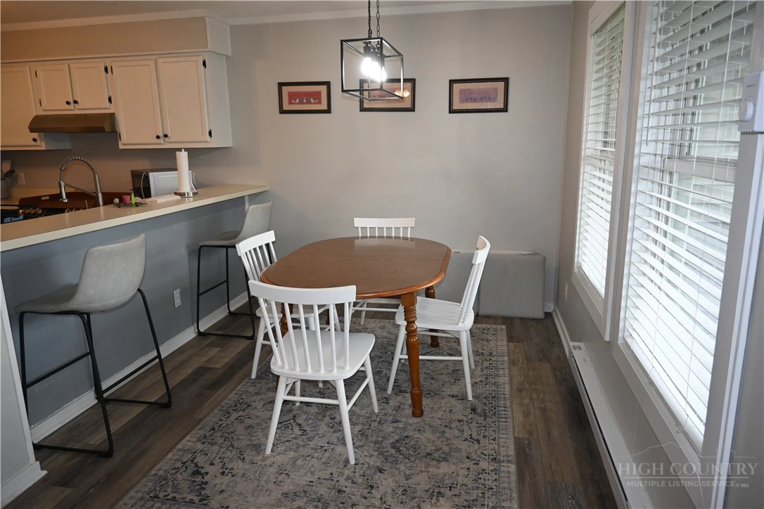 Image number 5 for the current listing
