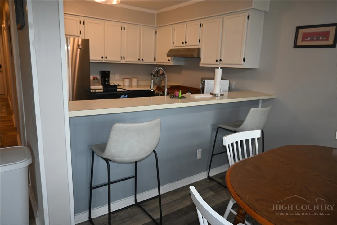 Image number 6 for the current listing