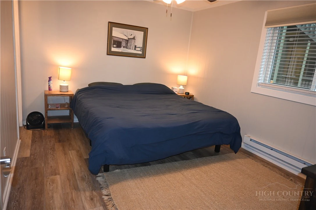 Image number 8 for the current listing
