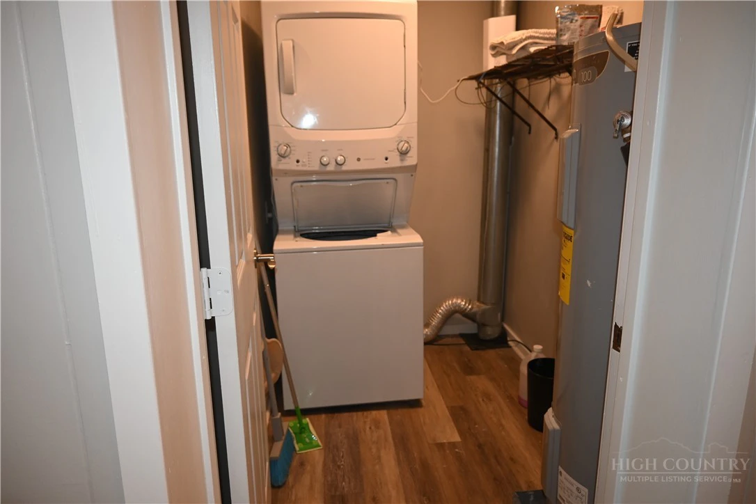 Image number 11 for the current listing