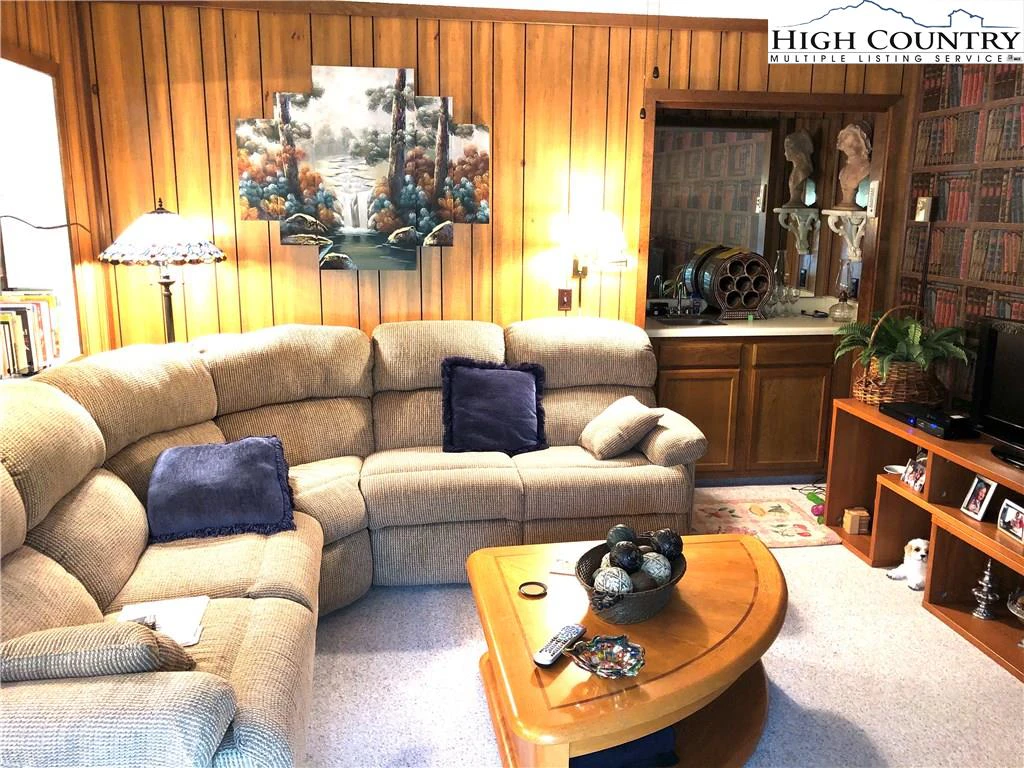 Image number 1 for the current listing