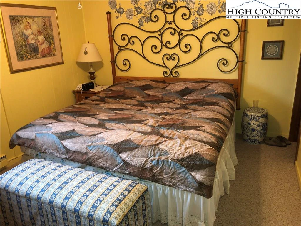 Image number 11 for the current listing