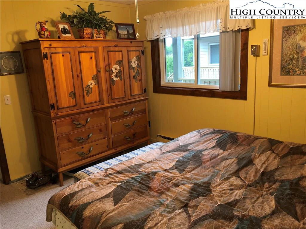 Image number 12 for the current listing