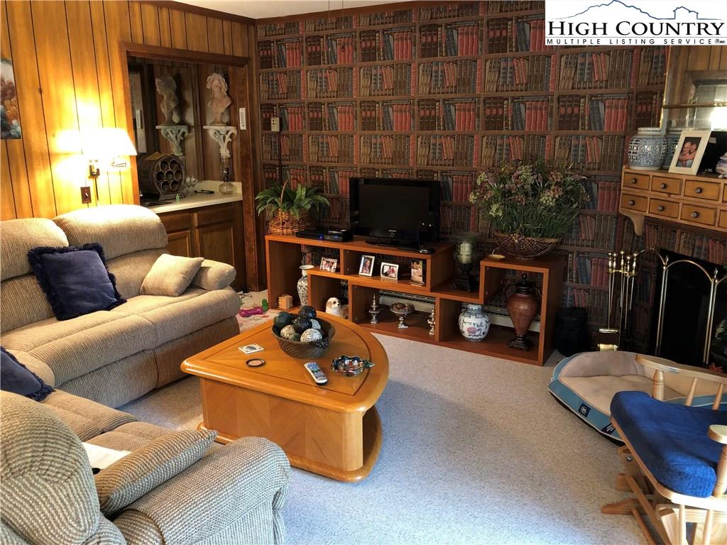 Image number 3 for the current listing
