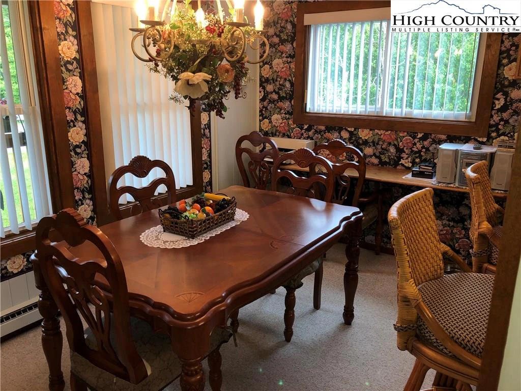 Image number 4 for the current listing