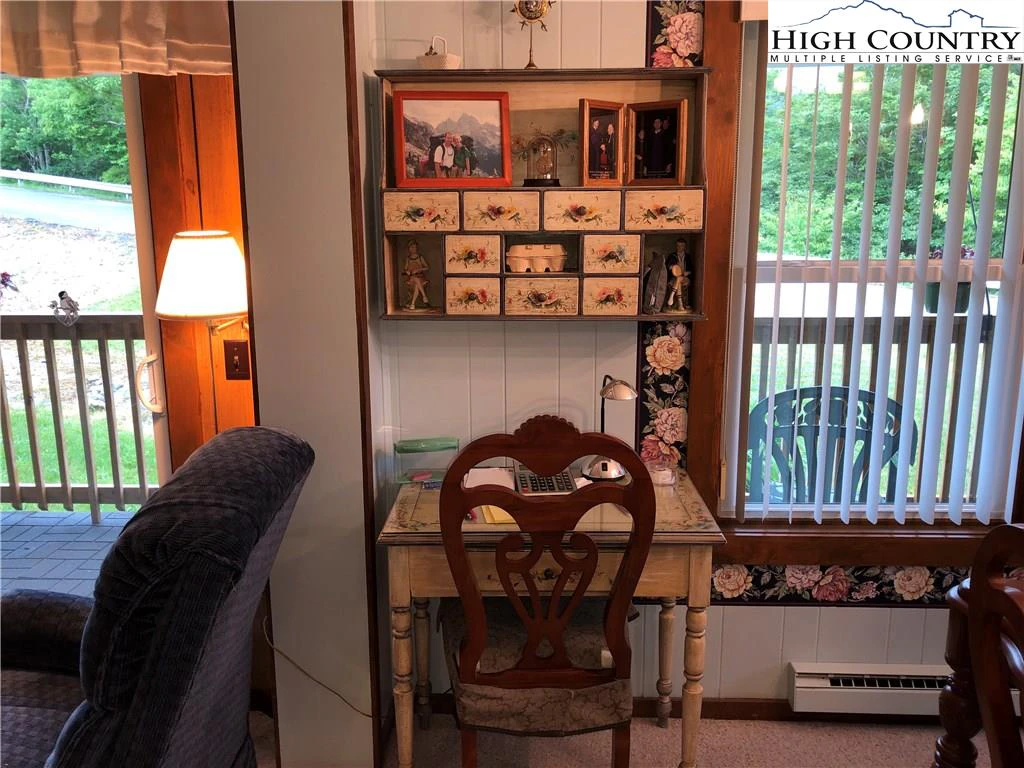 Image number 6 for the current listing