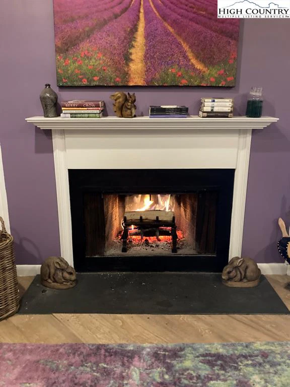 Image number 3 for the current listing