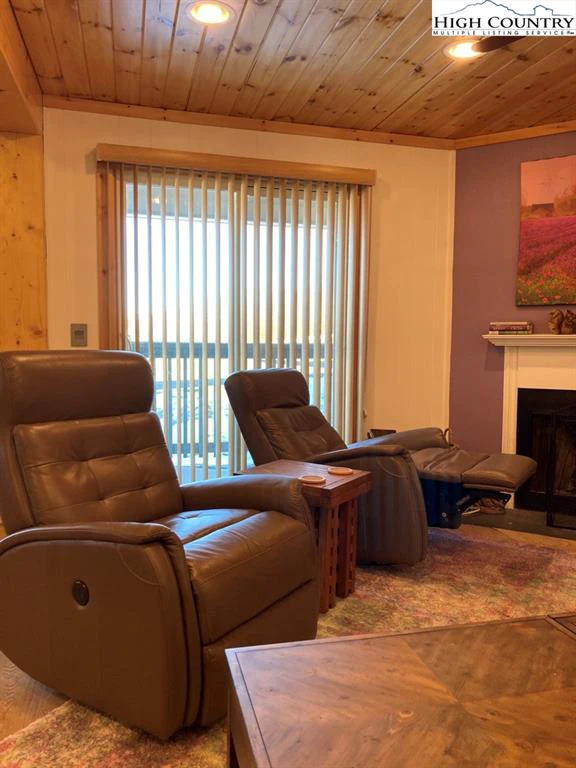 Image number 5 for the current listing