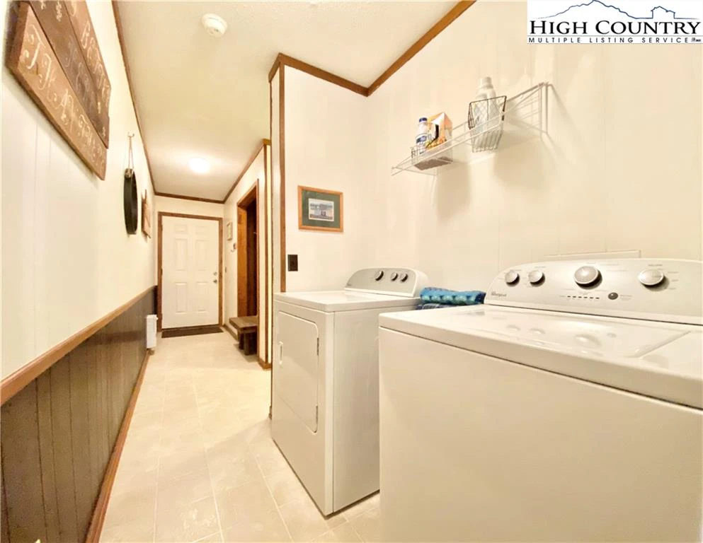 Image number 2 for the current listing