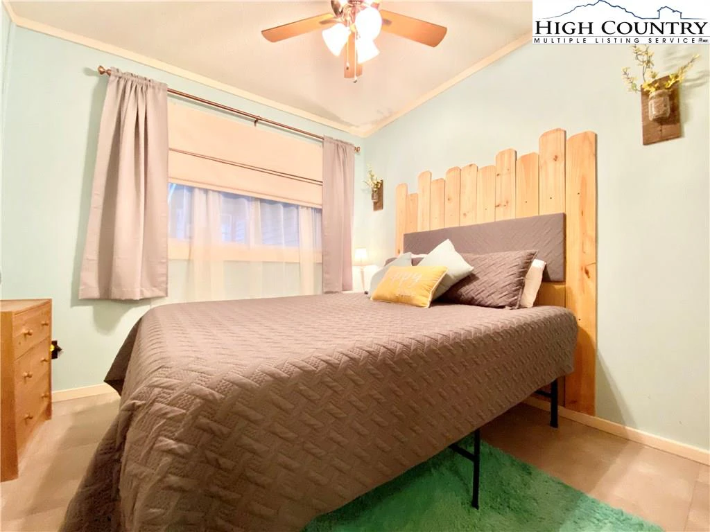 Image number 11 for the current listing