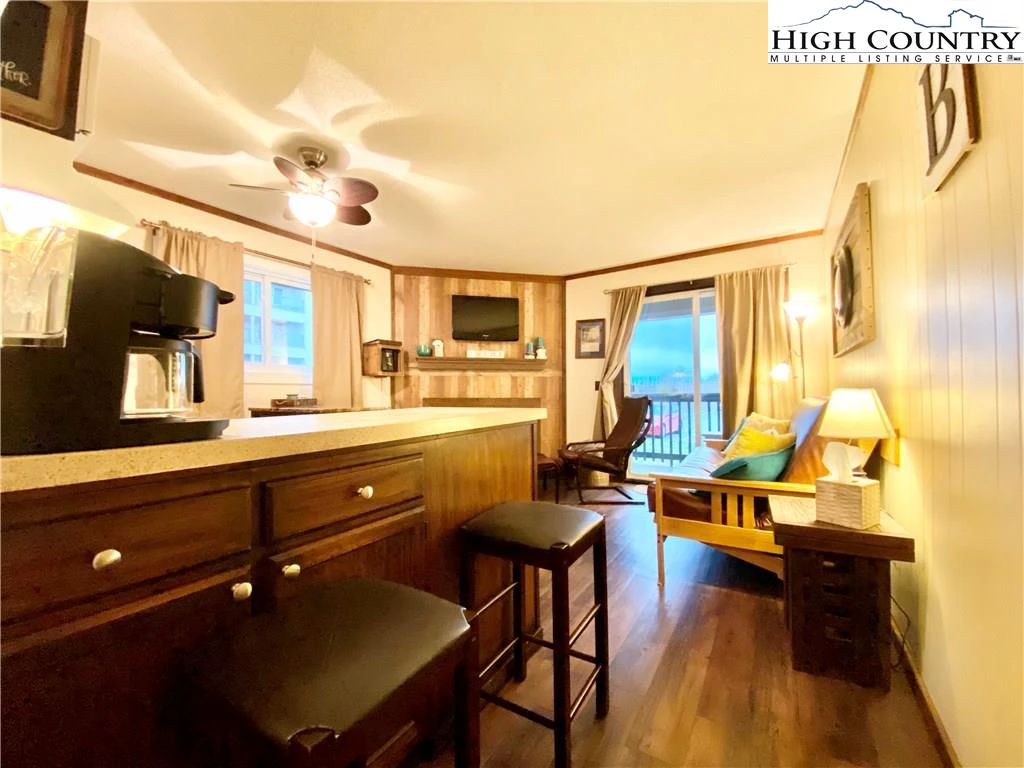 Image number 8 for the current listing