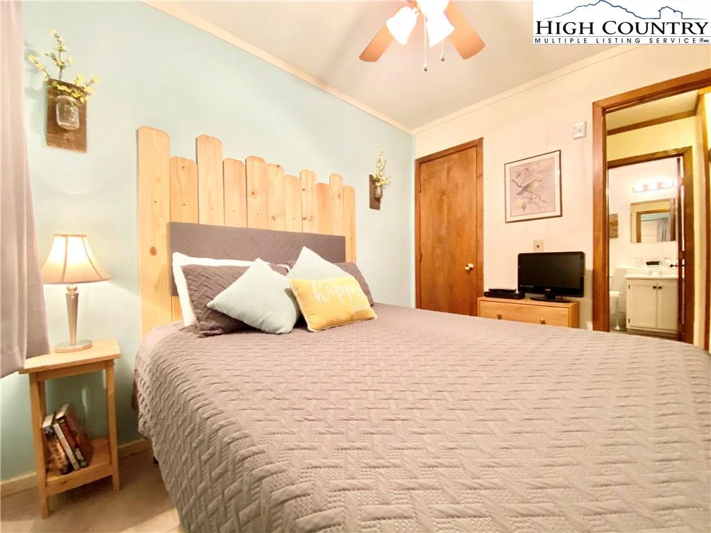 Image number 19 for the current listing