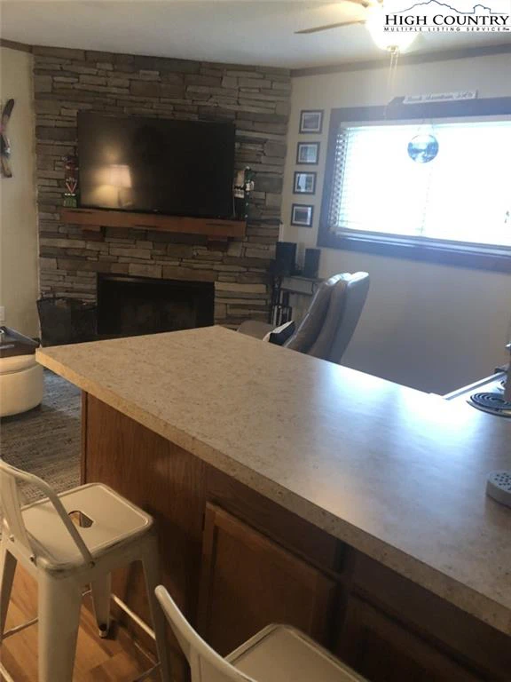 Image number 3 for the current listing
