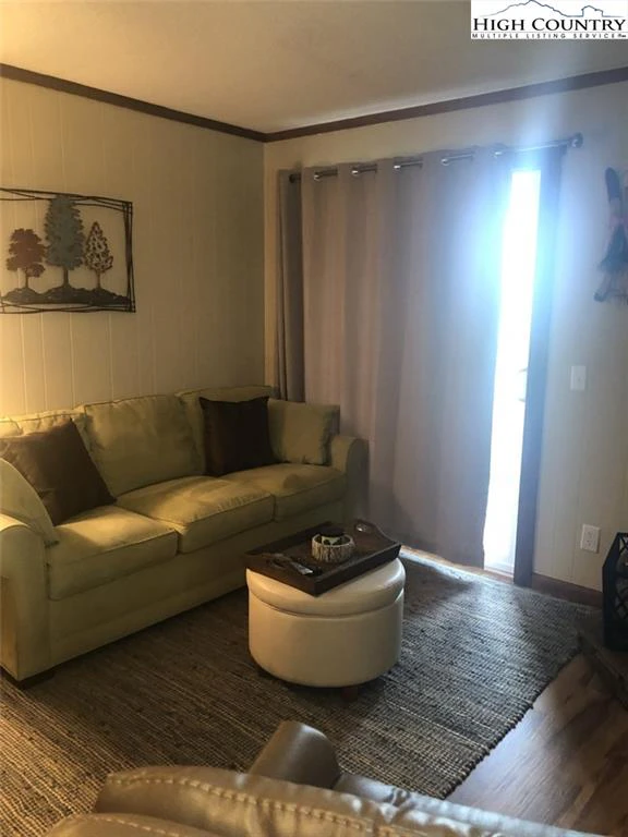 Image number 5 for the current listing