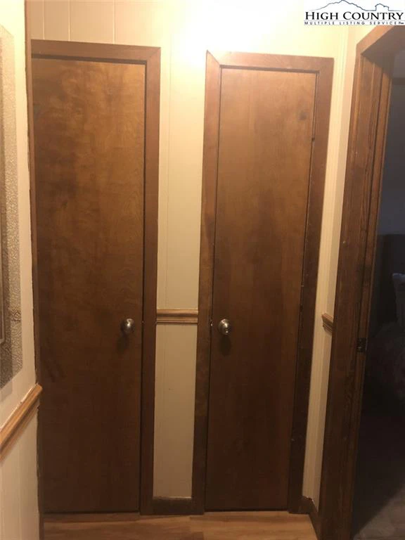 Image number 7 for the current listing