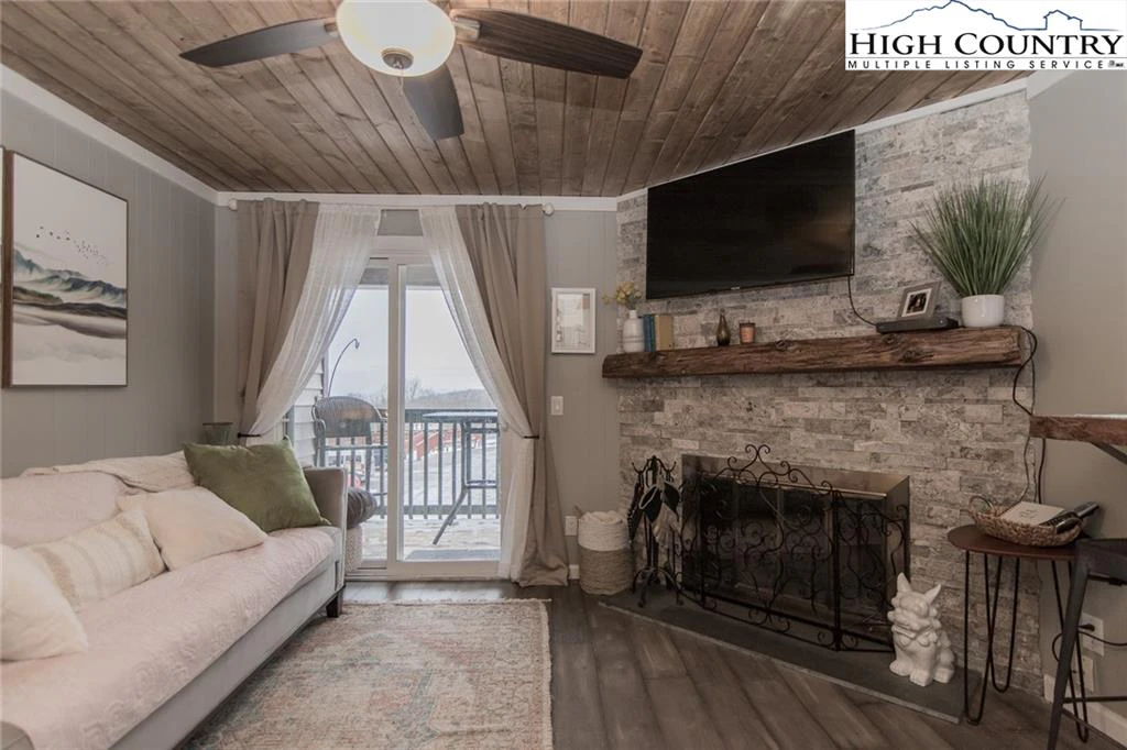 Image number 11 for the current listing