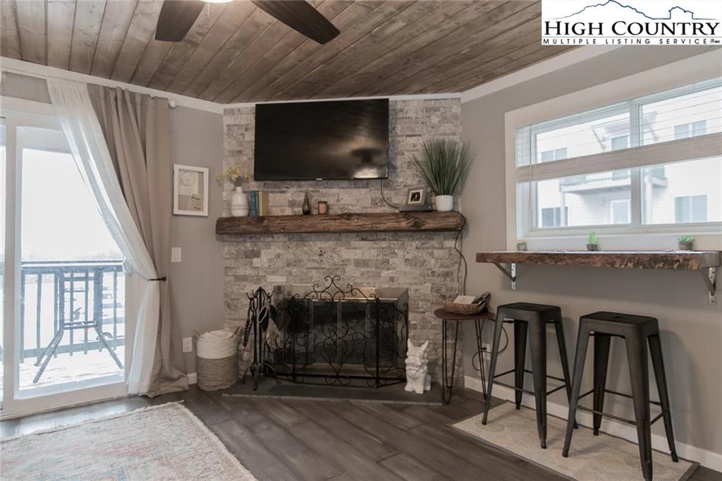 Image number 10 for the current listing