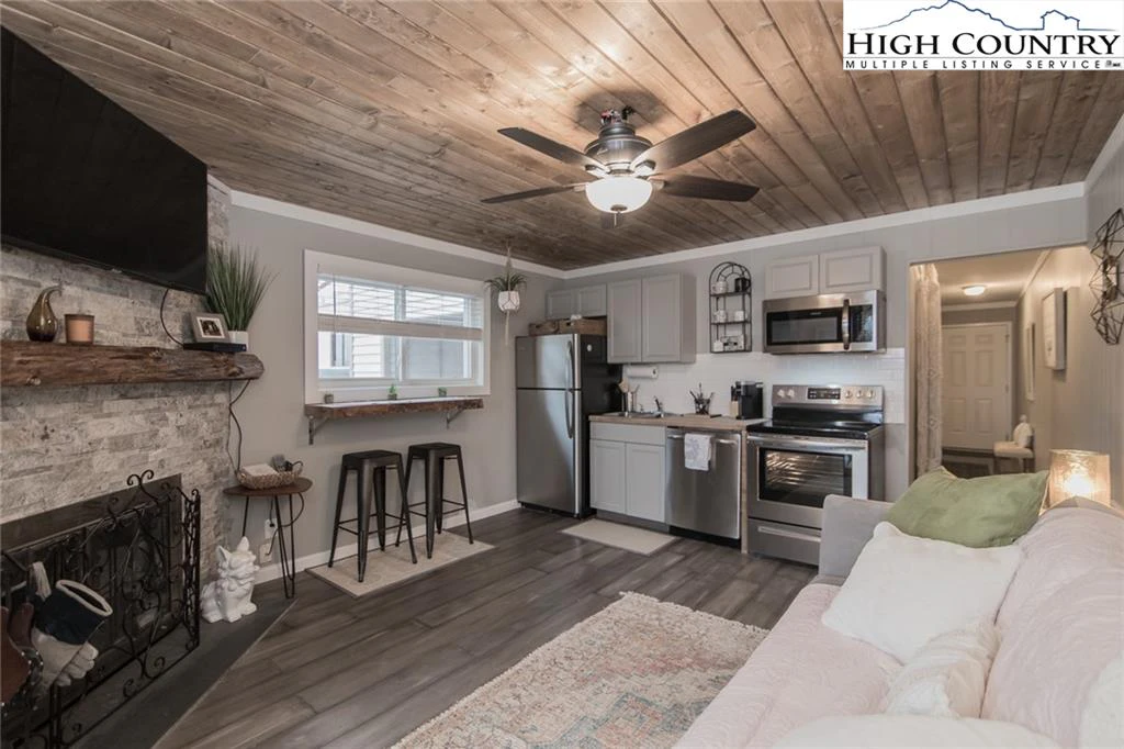 Image number 7 for the current listing