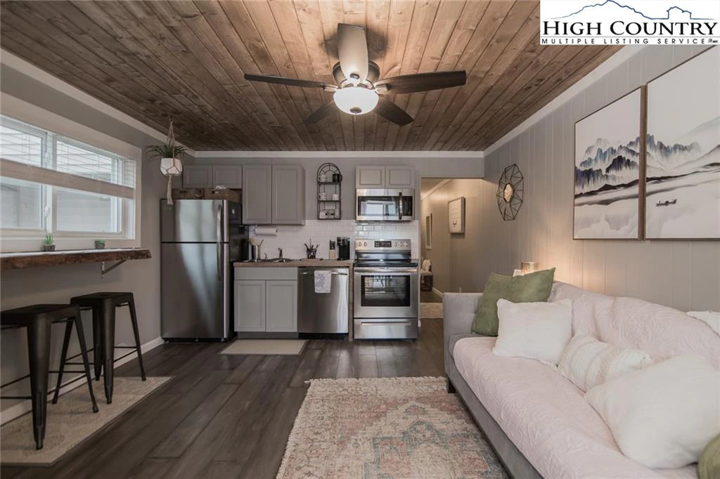 Image number 6 for the current listing