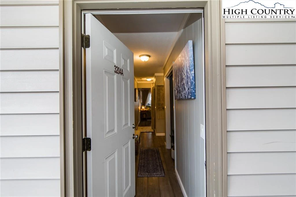 Image number 3 for the current listing