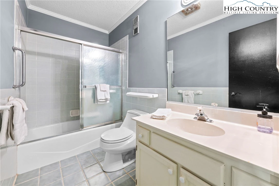 Image number 4 for the current listing