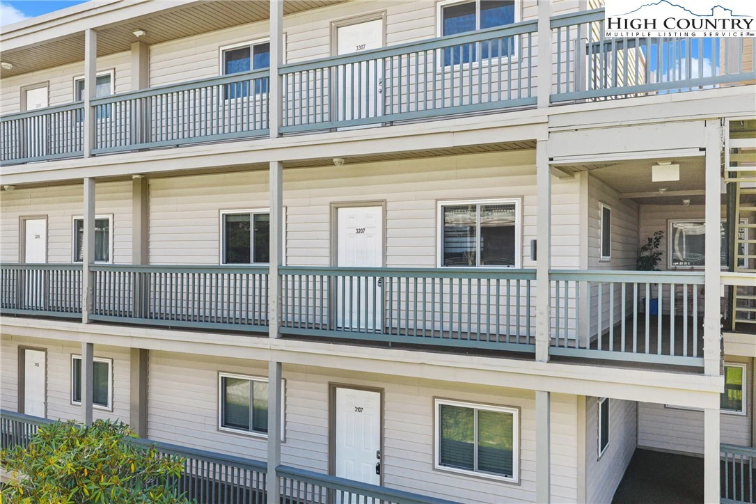 Image number 1 for the current listing