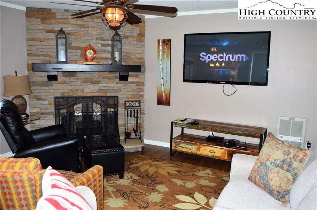 Image number 1 for the current listing