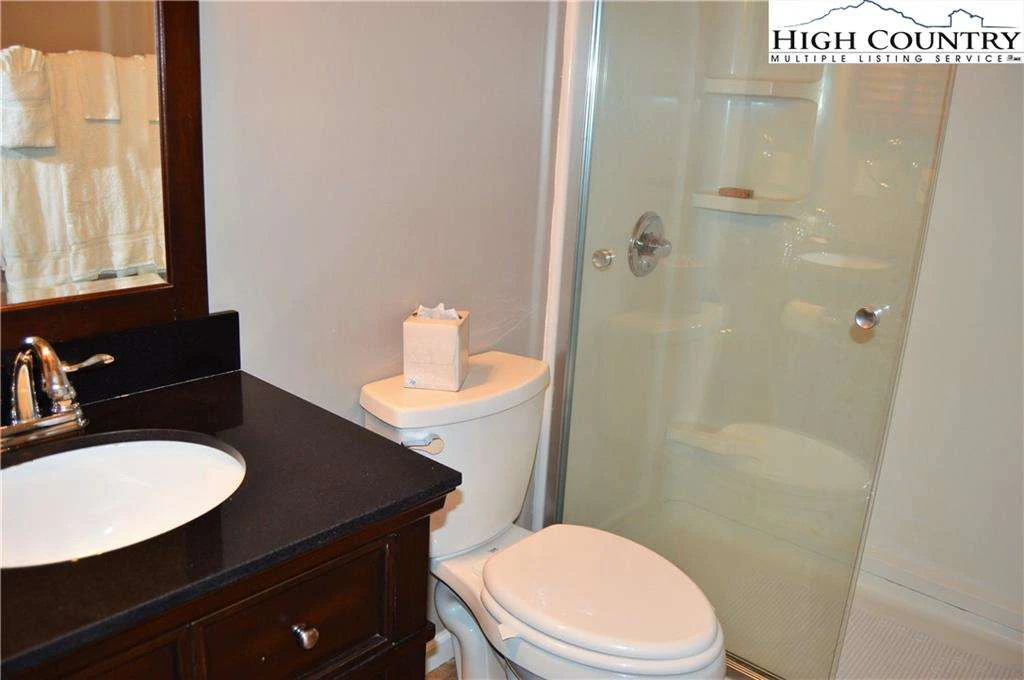 Image number 2 for the current listing