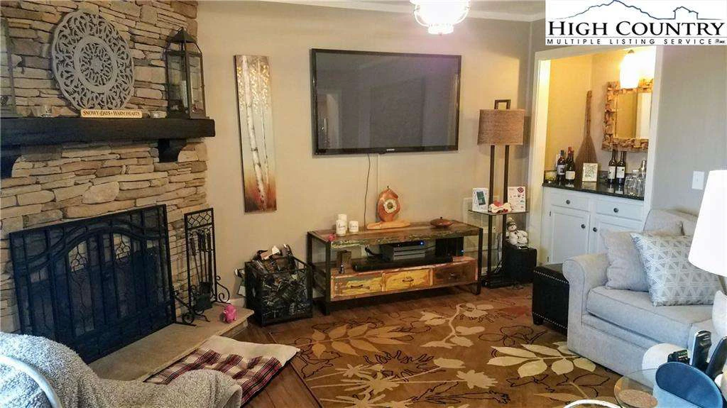 Image number 20 for the current listing