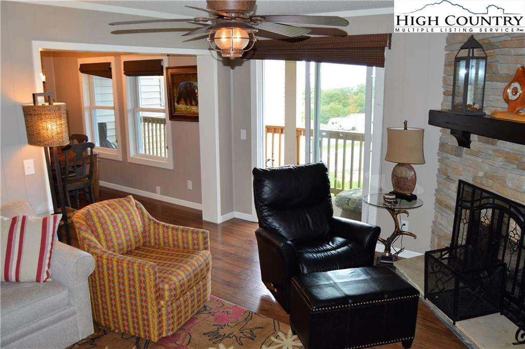 Image number 19 for the current listing