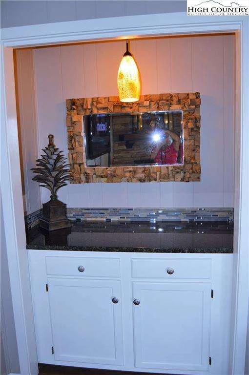 Image number 18 for the current listing