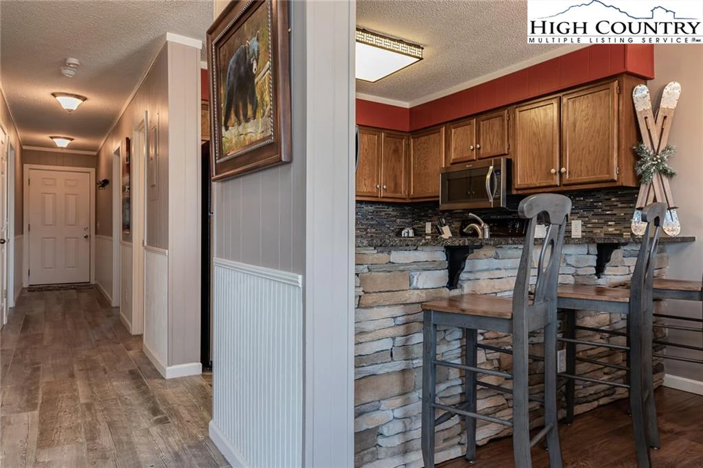 Image number 1 for the current listing