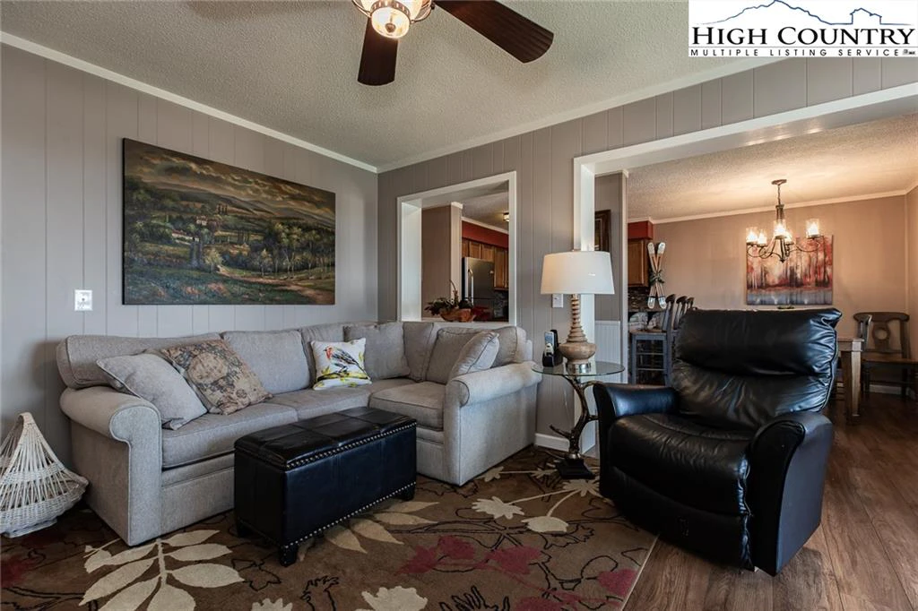 Image number 3 for the current listing